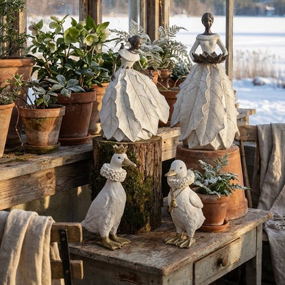 Trädgårdsdamen Holly 36 CM - Antik Vit