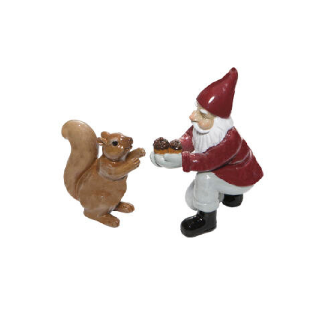Tomte matar ekorre  13 cm / 8 cm