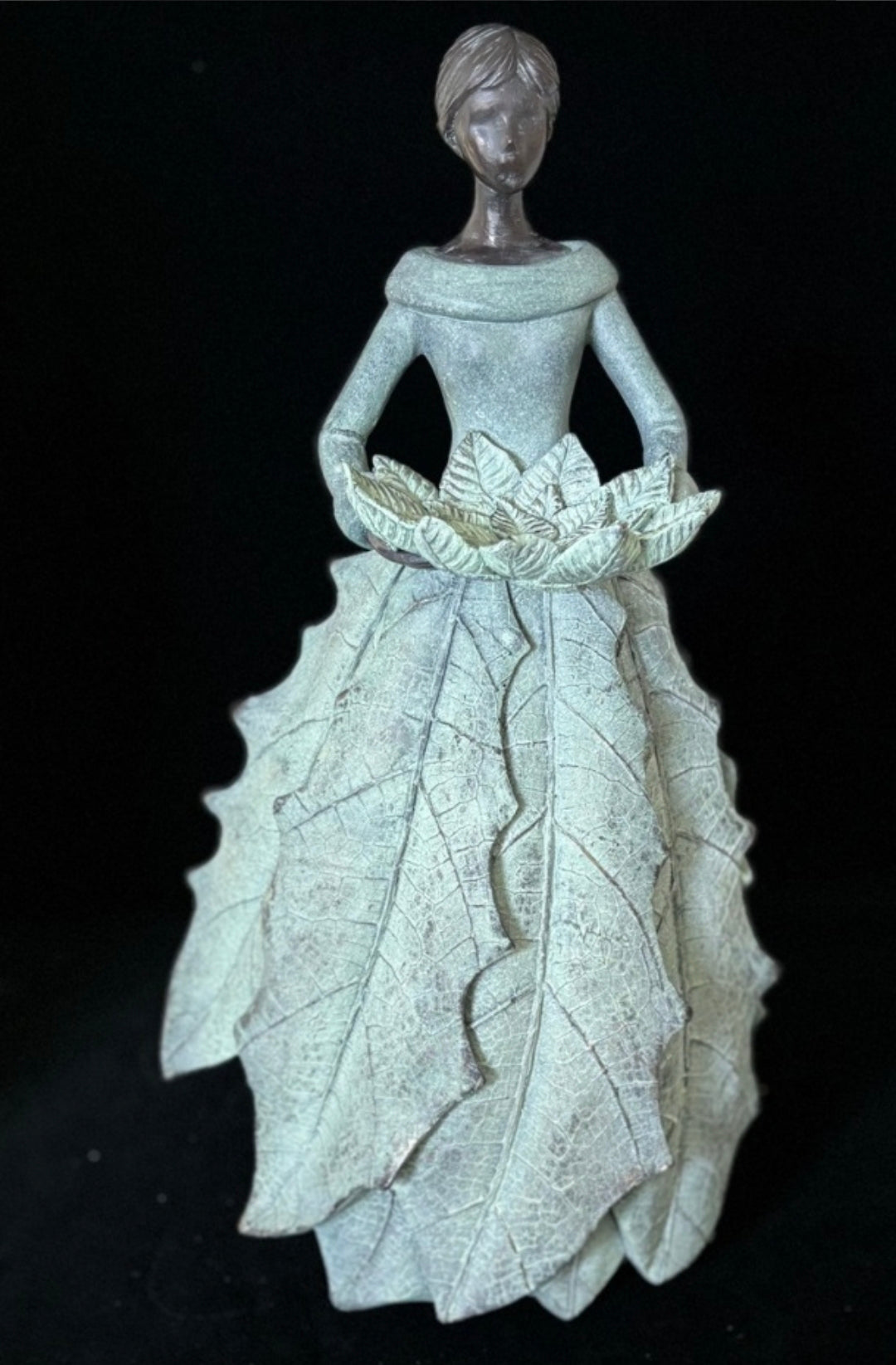 Trädgårdsdamen Dolly med fat 45 CM - Grön/Turkos