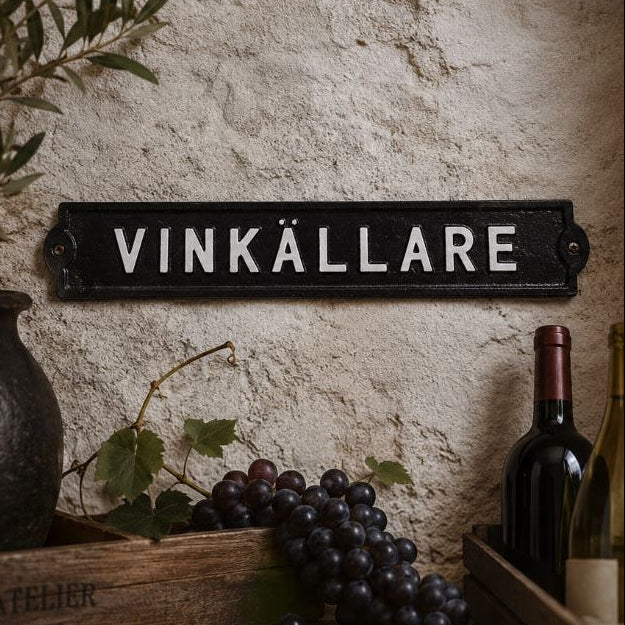 Skylt / Järn - Vinkällare